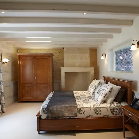 Konukevi Chateau La Rose Perriere 3*