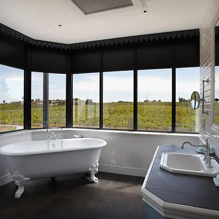 Konukevi Chateau La Rose Perriere 3*