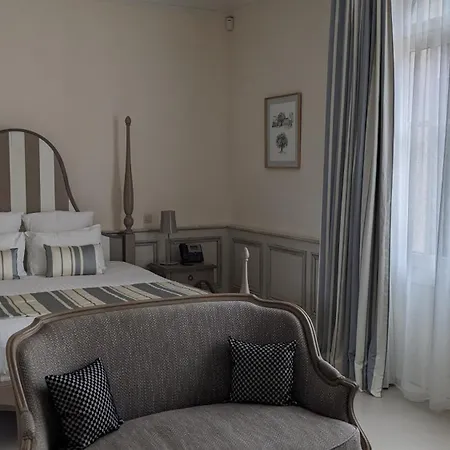 Konukevi Chateau La Rose Perriere