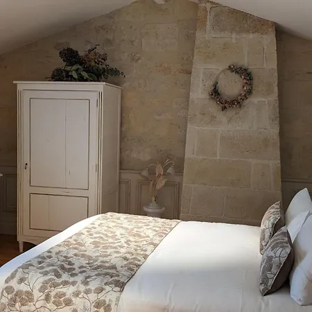 Konukevi Chateau La Rose Perriere 3*