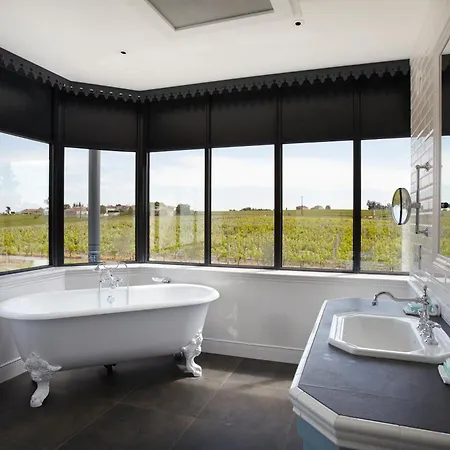 Konukevi Chateau La Rose Perriere 3*